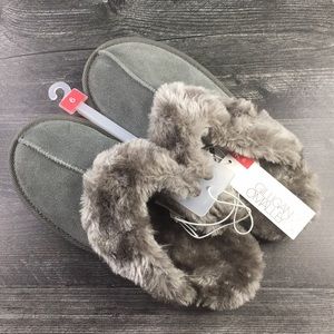 Gilligan & O'Malley Shoes - Gilligan & O’Malley Gray Faux Fur Slippers Gilligan & O'Malley Shoes - Gilligan & O’Malley Gray Faux Fur Slippers